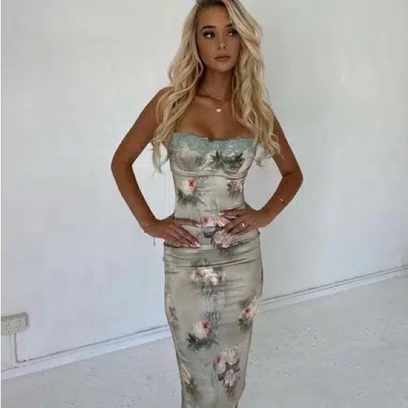 HOUSE OF CB 'Venus' Vintage Floral Midi Dress NWOT - Picture 4 of 15